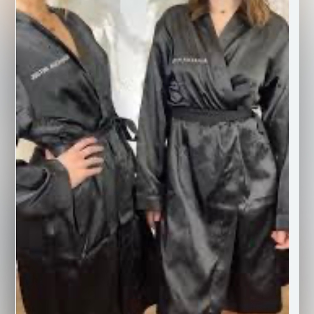 Justin Alexander Black Robe - Picture 6 of 11